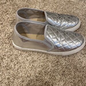 Women’s Metallic Quilted Silver Slip On Shoes Size 6 1/2​​